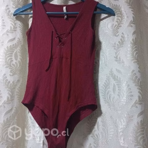 Body rojo oscuro talla S usado