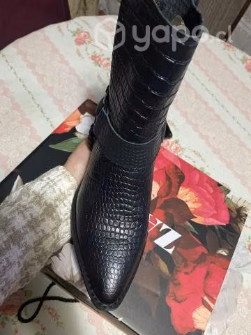 Botín, talla 37, de CUERO, NUEVOS