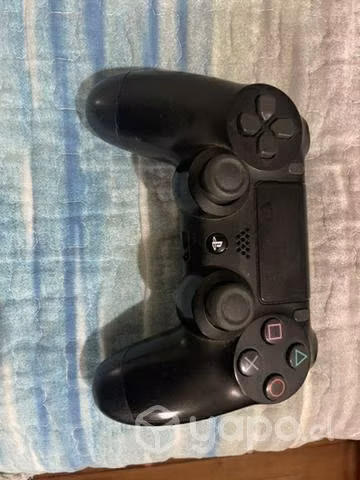 PlayStation 4 + 2 joystick + juegos
