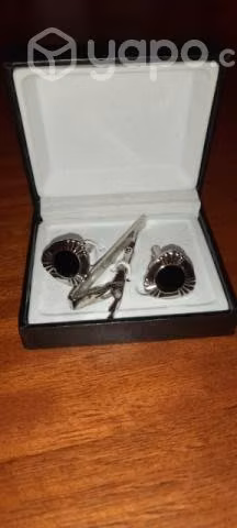 Traje de novio + Colleras