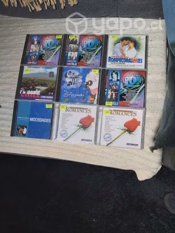 Caja con discos compactos originales