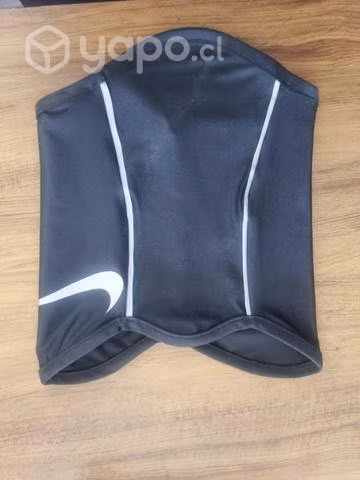 Cuellos nike reflectantes