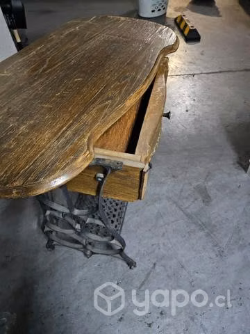 Máquina de coser antigua - Imagen 5