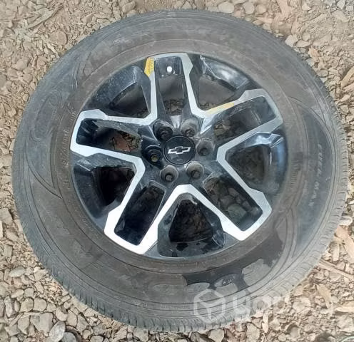 Llanta Aluminio Detalle Con Neumático Chevrolet