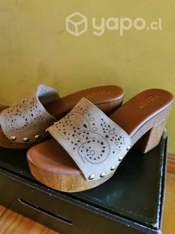 Sandalias nuevas sin uso