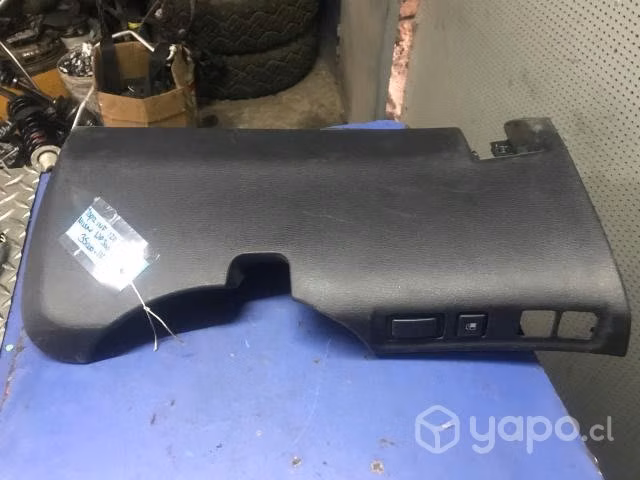 Tapa inferior izquierda tablero Nissan NP300