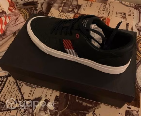 Zapatillas Tommy y botín Ferracini nuevos T.43