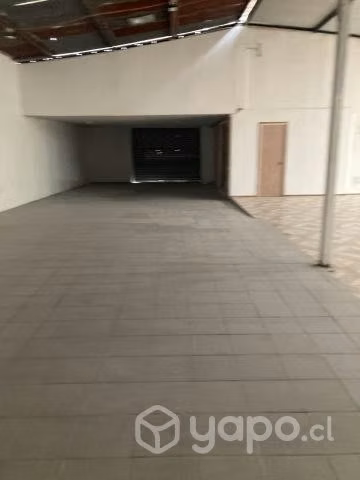 Local comercial multiuso buena ubicación