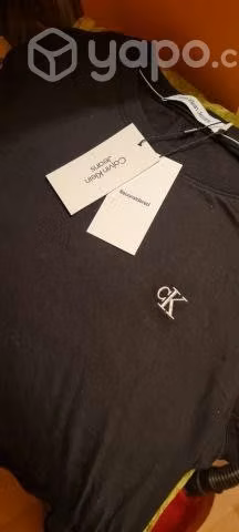 Polera calvin klein talla M (nueva)