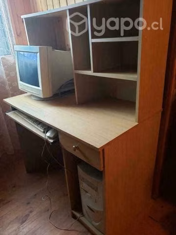 Escritorio con equipo