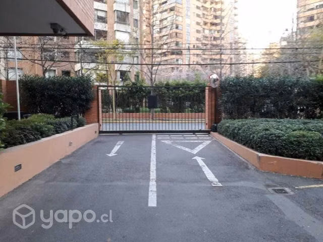 Arriendo estacionamiento en las Condes