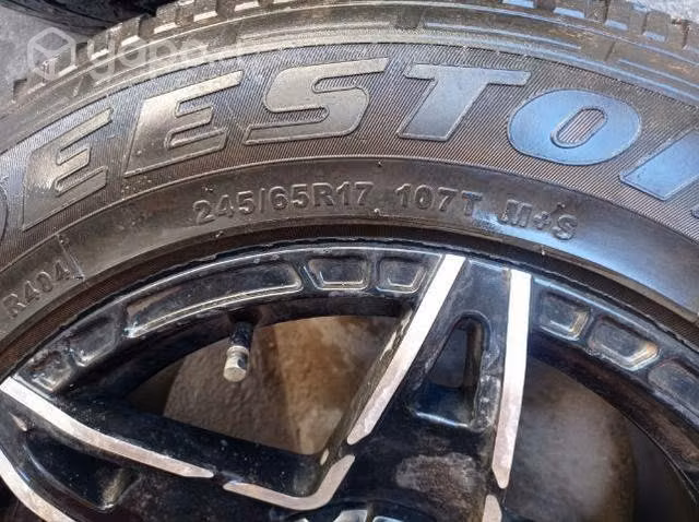 Llantas HCW con neumáticos Deestone aro 17