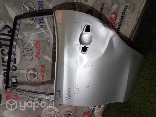Puerta trasera izquierda toyota yaris hb