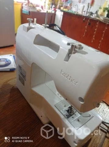 Maquina de coser impecable - Imagen 2