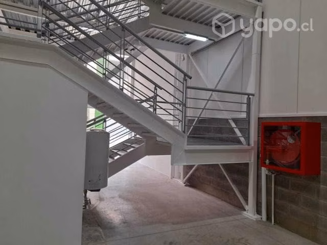 Bodega con oficina nueva en condominio cerrado
