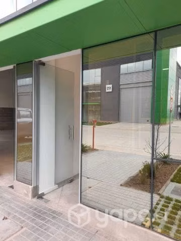 Bodega con oficina nueva en condominio cerrado