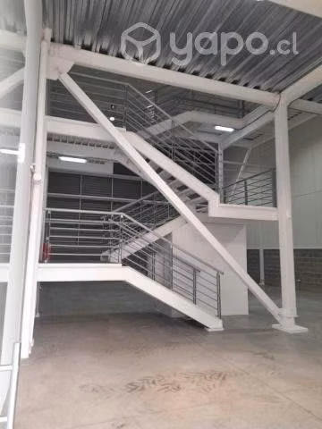 Bodega con oficina nueva en condominio cerrado