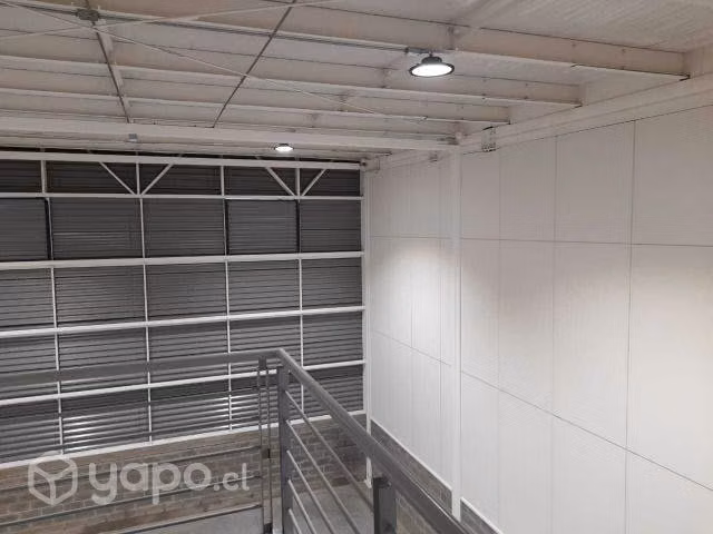 Bodega con oficina nueva en condominio cerrado