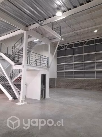 Bodega con oficina nueva en condominio cerrado