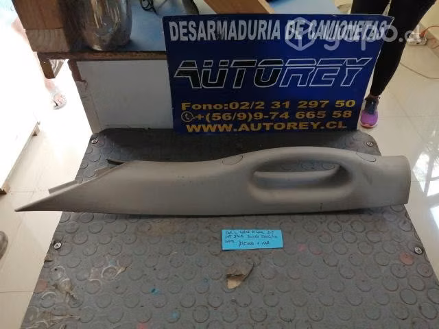 Tapiz Cubre Pilar Sup del izq Dodge Dakota 2012
