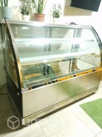 Vitrina pastelera refrigerada