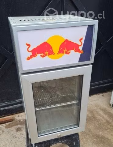 Cooler redbull sobre mesa con garantia .