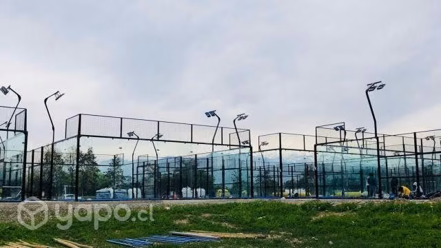 Montaje y mantenimiento de canchas de pádel