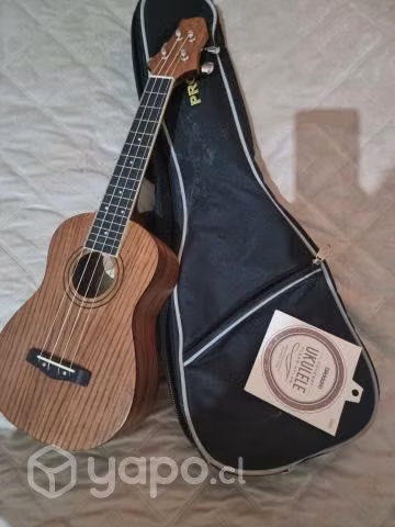 Ukelele Greg Bennet Nuevo