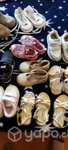 Ropa de niña y zapatos 2 años en muy buen estado.