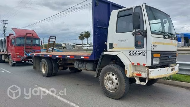 Se arrienda retro y camion