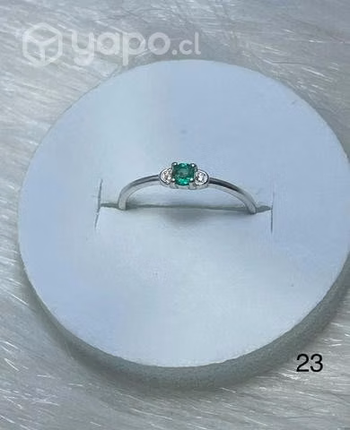Anillo de plata y esmeralda genuina