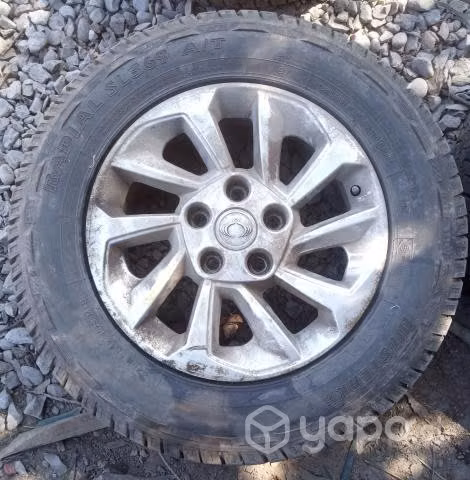 Llanta Aluminio con Neumático Ssangyong Grand Mus