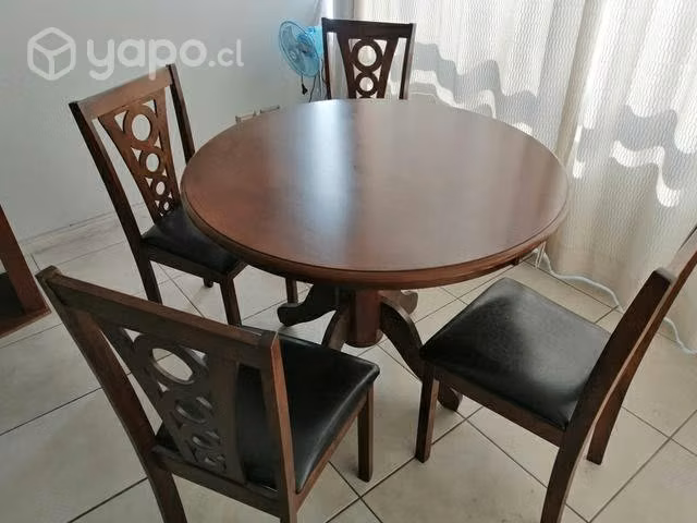 Cama de 2 plazas, comedor 4 sillas, mesa de centro