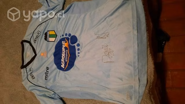 2 camisetas de fútbol (una autografiada)