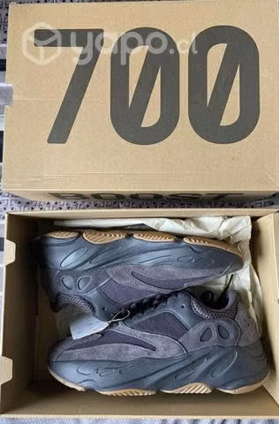 Yeezy 700 utility black