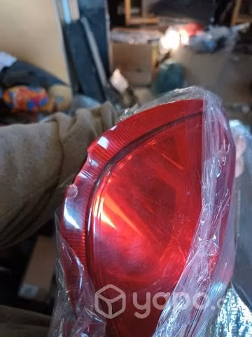 Farol trasero derecho Suzuki Baleno con detalle