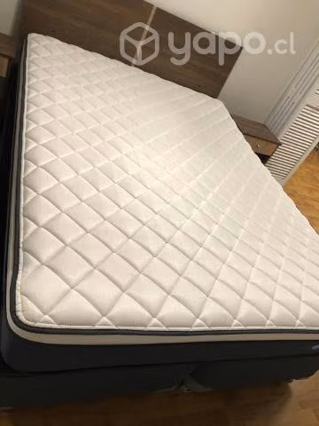 Cama de dos plazas con respaldo