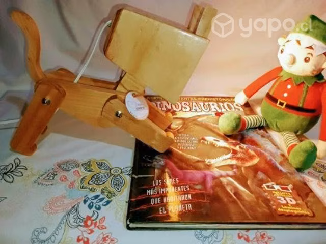 Gatito lámpara articulado de madera.