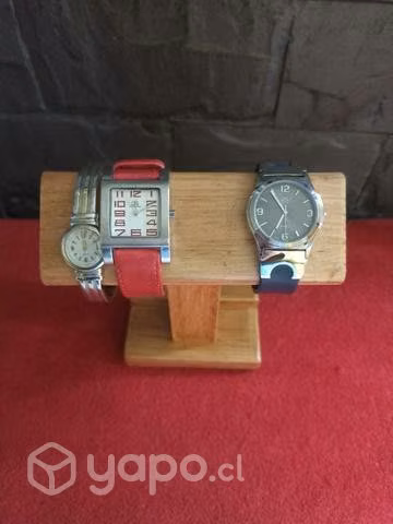 Exhibidor de reloj pulsera de madera