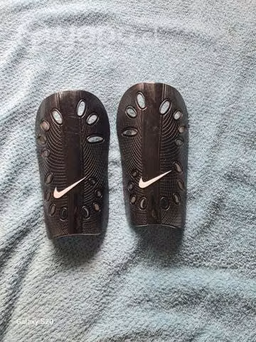 Canilleras nike