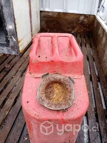 Bidón metálico antiguo de veinte litros