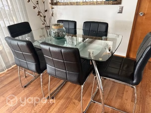 Mesa de comedor más 6 sillas negras