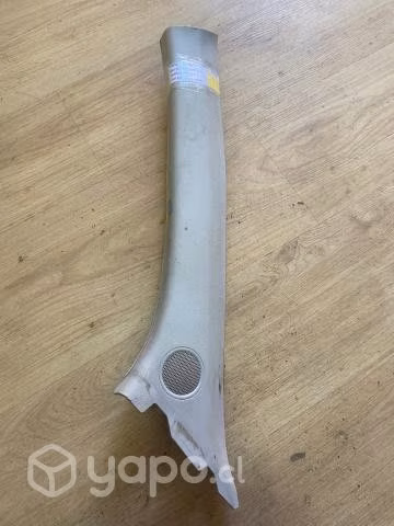 Tapiz cubre pilar delant izq sup VW Amarok 2015