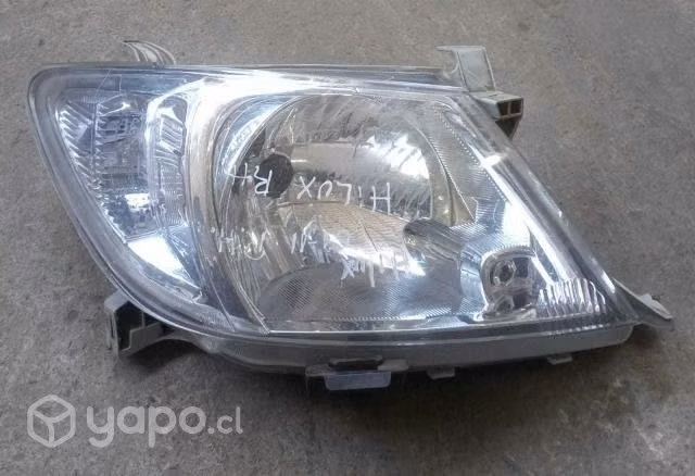 Optico derecho toyota hilux 09/11