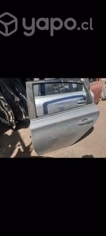 Puerta trasera izquierda nissan sentra 2018 1.8