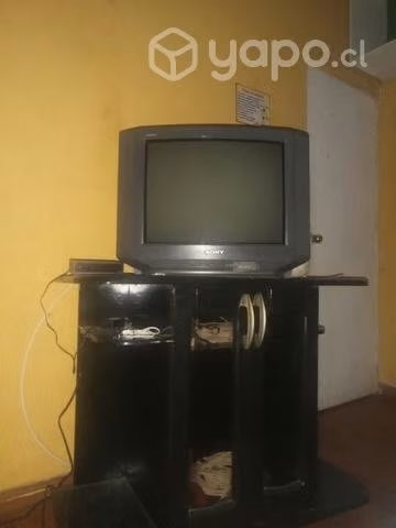 Tv, rack color negro y escritorio de madera - Imagen 5