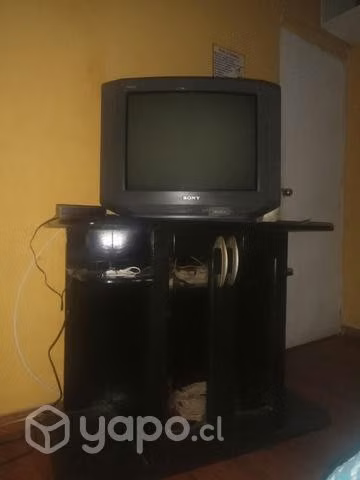 Tv, rack color negro y escritorio de madera - Imagen 3