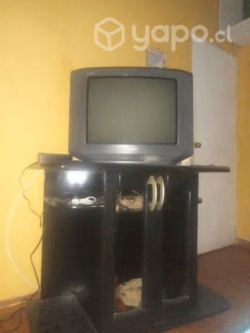 Tv, rack color negro y escritorio de madera - Imagen 4