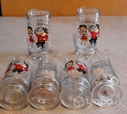 Copas de vidrio con dibujos animados