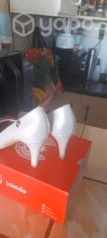 Zapato de mujer taco alto colo blanco